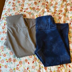 Old Navy Junior’s Elevate Capri Leggings in Navy and Gray